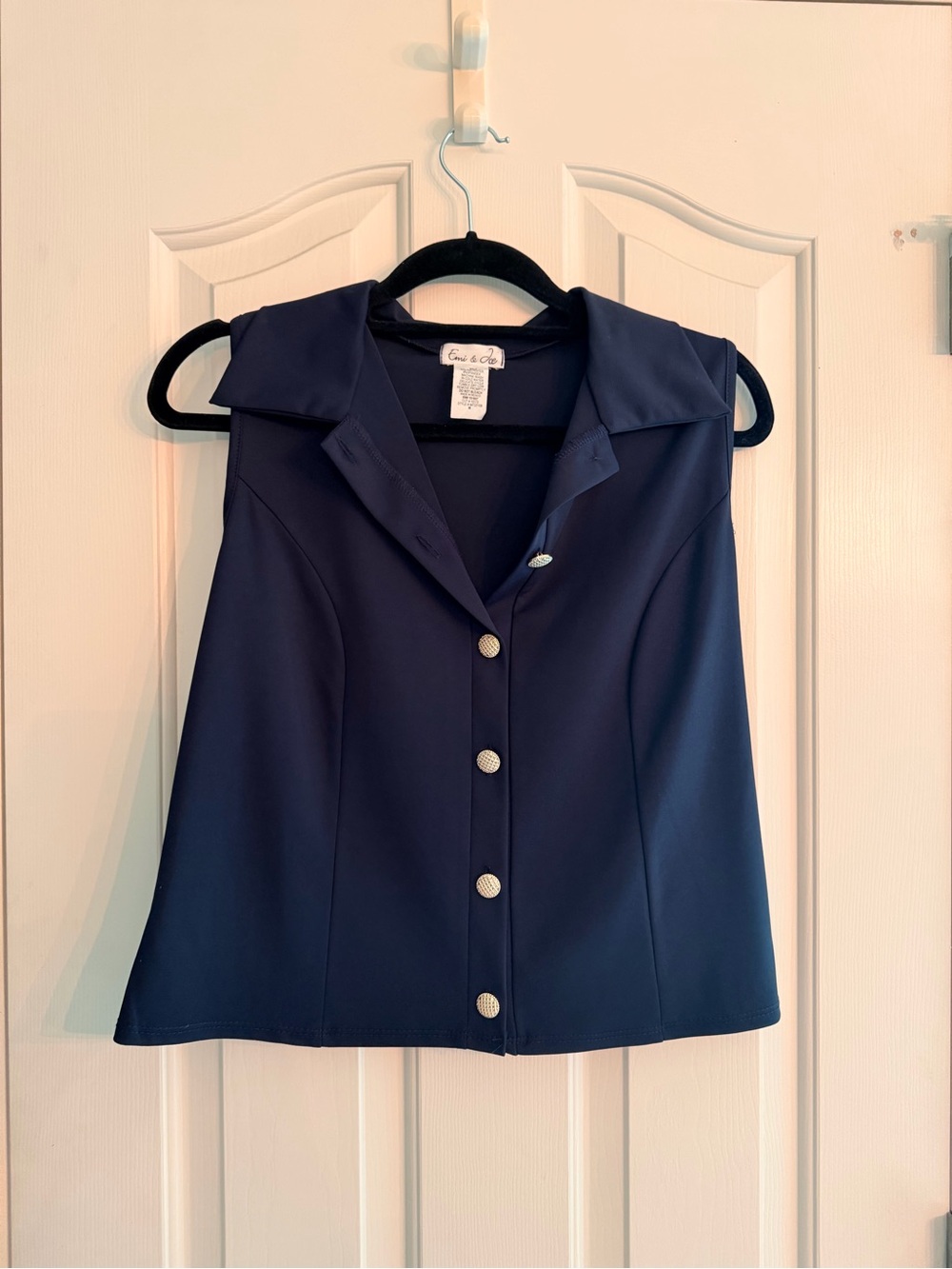 Emi & Joe Navy Sleeveless Button-Front Blouse